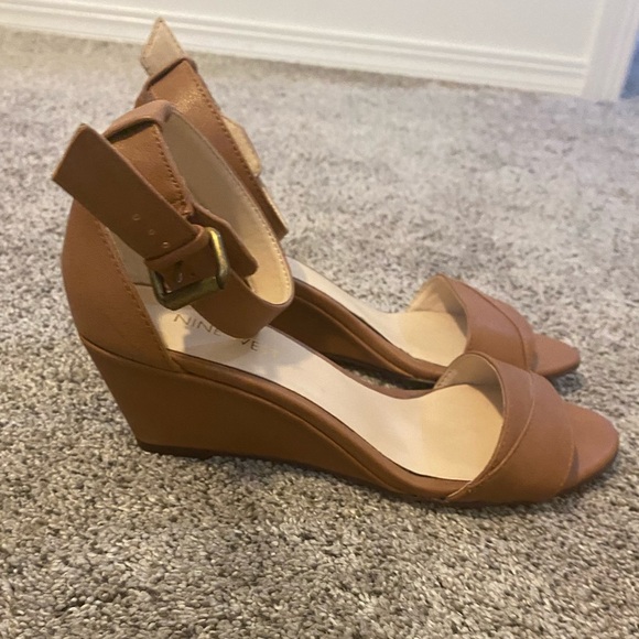 Nine West Wedge Heel - Picture 2 of 6